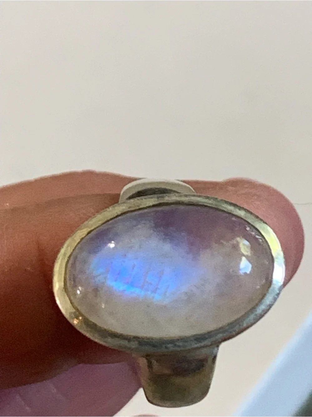 Sterling Silver Moonstone Ring with Blue Flash. Size 8 1/4